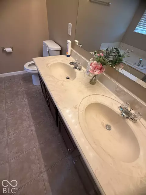 Bath - 1131 Ascalon Ct, Indianapolis, IN 46239 photo 8 of 10