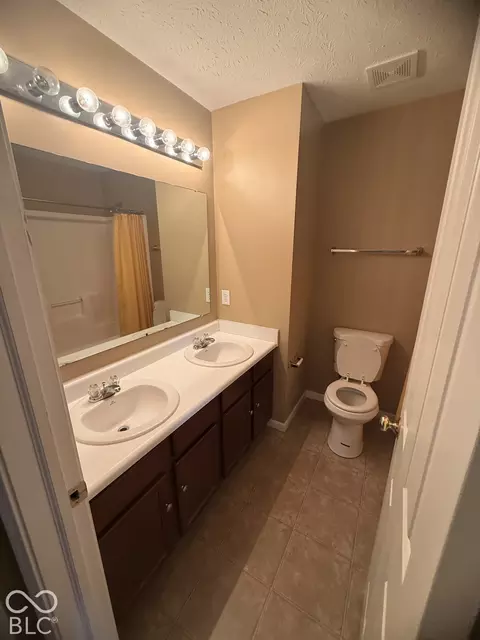 Bath - 1131 Ascalon Ct, Indianapolis, IN 46239 photo 3 of 10