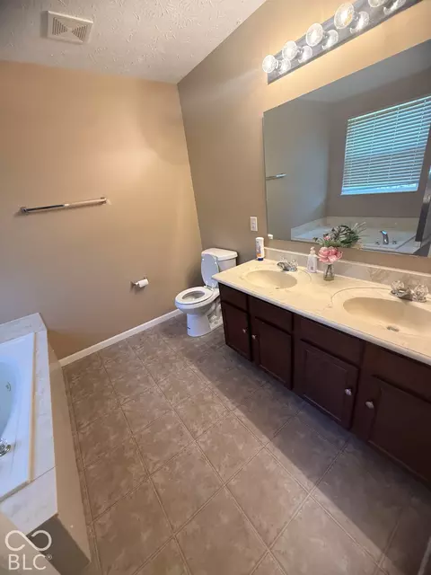 Bath - 1131 Ascalon Ct, Indianapolis, IN 46239 photo 7 of 10