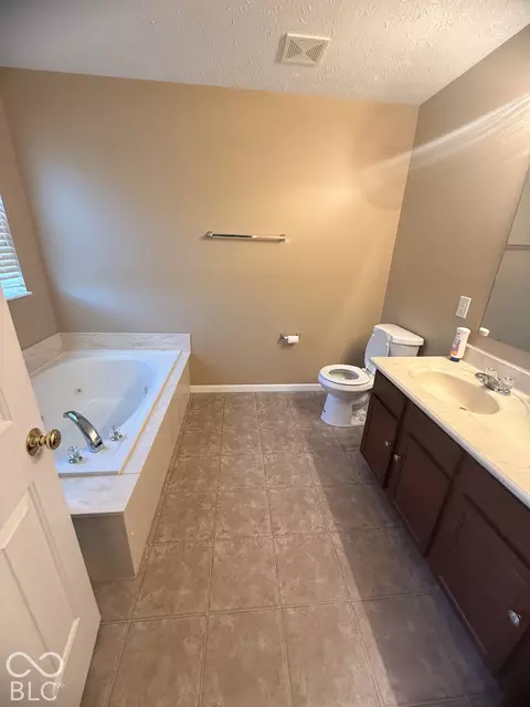 Bath - 1131 Ascalon Ct, Indianapolis, IN 46239 photo 6 of 10
