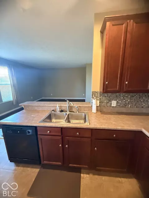 Kitchen - 1131 Ascalon Ct, Indianapolis, IN 46239 photo 7 of 8