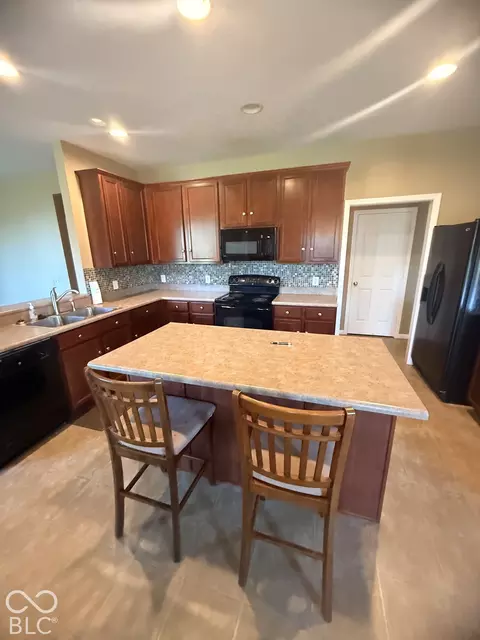 Kitchen - 1131 Ascalon Ct, Indianapolis, IN 46239 photo 3 of 8