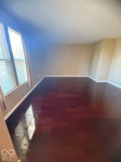 Living - 1131 Ascalon Ct, Indianapolis, IN 46239 photo 6 of 9