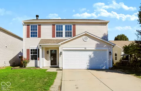 72 Winterwood Dr, Greenwood, IN 46143