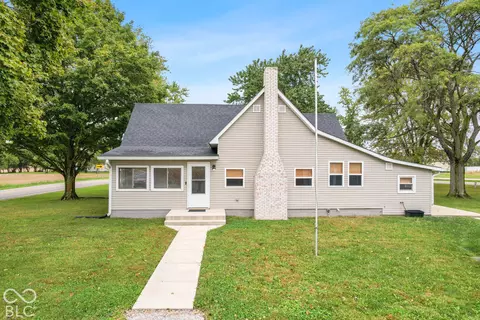 8821 N Sugar Creek Ave, Colfax, IN 46035