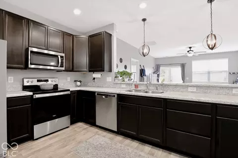 Kitchen - 222 Limerick Ln, Pendleton, IN 46064 photo 5 of 6
