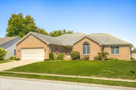 4694 29th St, Columbus, IN 47203