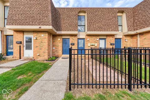 7426 Country Brook Dr, Indianapolis, IN 46260
