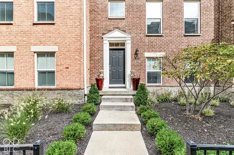 9554 Oakley Dr, Indianapolis, IN 46260