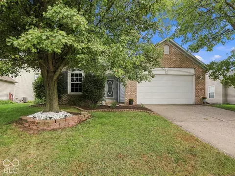 6276 Briargate Dr, Zionsville, IN 46077
