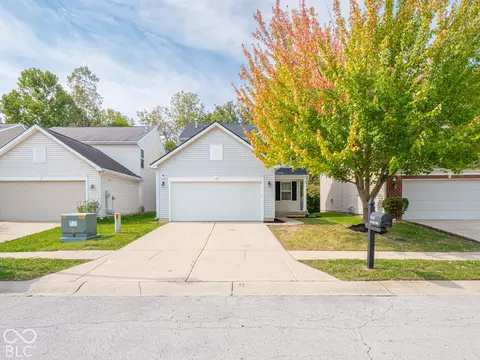 8066 Loveridge Dr, Indianapolis, IN 46268