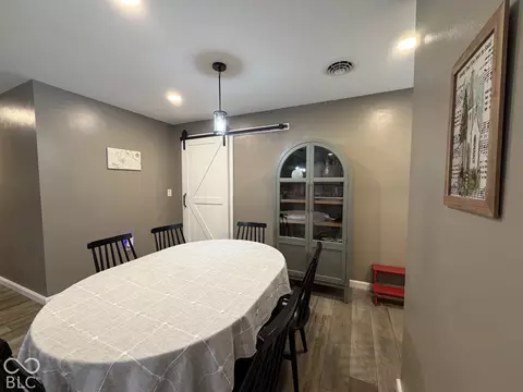 Dining - 302 Marion Blvd, Covington, IN 47932 photo 1 of 2