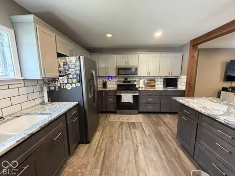 Kitchen - 302 Marion Blvd, Covington, IN 47932 photo 4 of 5