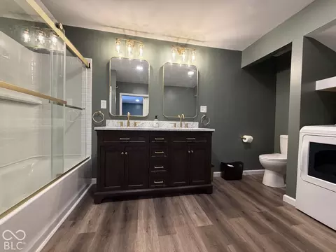 Bath - 302 Marion Blvd, Covington, IN 47932 photo 3 of 7