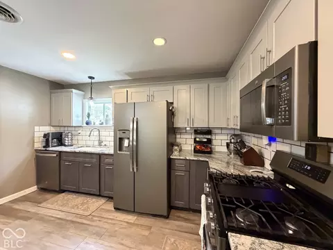 Kitchen - 302 Marion Blvd, Covington, IN 47932 photo 3 of 5