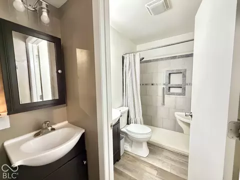 Bath - 302 Marion Blvd, Covington, IN 47932 photo 5 of 7