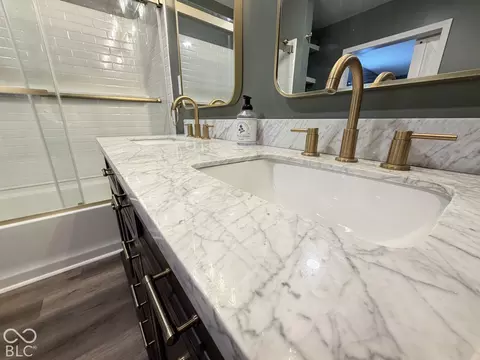 Bath - 302 Marion Blvd, Covington, IN 47932 photo 4 of 7