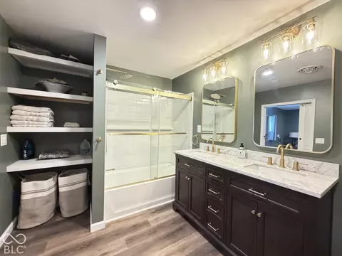 Bath - 302 Marion Blvd, Covington, IN 47932 photo 1 of 7
