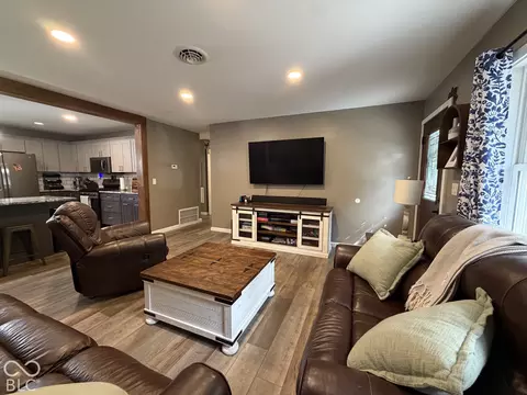 Living - 302 Marion Blvd, Covington, IN 47932 photo 2 of 3