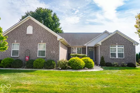 287 S Woodridge Dr, Pittsboro, IN 46167