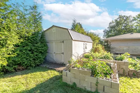 Exterior - 828 Brookside Ln, Plainfield, IN 46168 photo 5 of 8