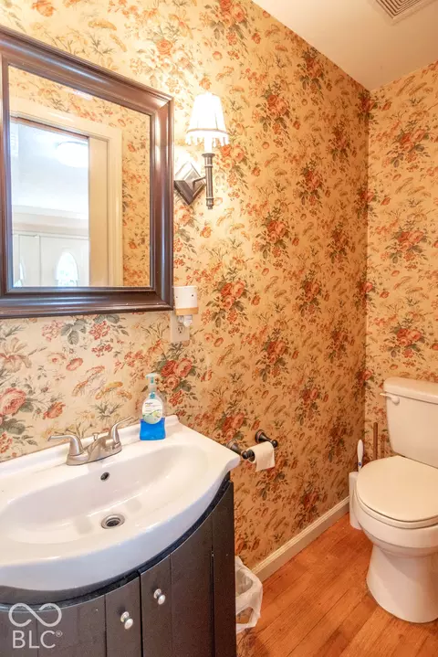 Bath - 828 Brookside Ln, Plainfield, IN 46168 photo 2 of 4