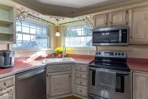 Kitchen - 828 Brookside Ln, Plainfield, IN 46168 photo 3 of 3