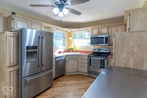 Kitchen - 828 Brookside Ln, Plainfield, IN 46168 photo 2 of 3