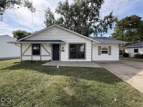 1036 Eastlawn Dr, Whiteland, IN 46184