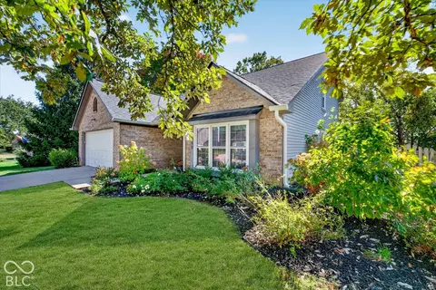 7599 Meadow Ridge Dr, Fishers, IN 46038