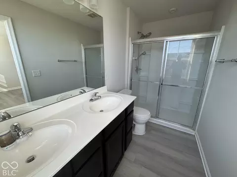 Bath - 8506 Fownes Ln, Pendleton, IN 46064 photo 2 of 5