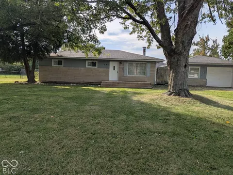 364 Robbins Dr, Greenwood, IN 46142