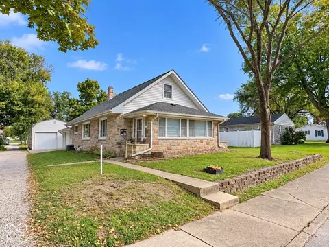 559 S Sycamore St, Martinsville, IN 46151