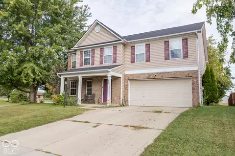 608 Rocky Meadow Dr, Greenwood, IN 46143