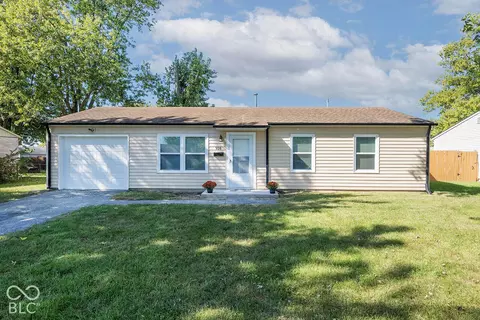 916 School St, Greenfield, IN 46140