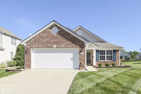 1031 Lincoln Park West Dr, Greenwood, IN 46142