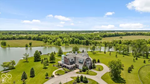 9825 Windy Hills Dr, Zionsville, IN 46077