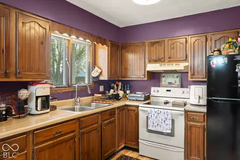 Kitchen - 115 Hel Mar Dr, Mitchell, IN 47446 photo 4 of 7