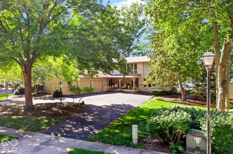 11122 E Lakeshore Dr, Carmel, IN 46033