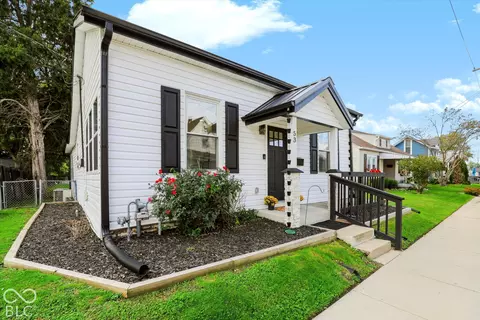 53 W Pearl St, Greenwood, IN 46142