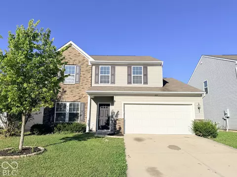 652 Classic Ln, Greenwood, IN 46143