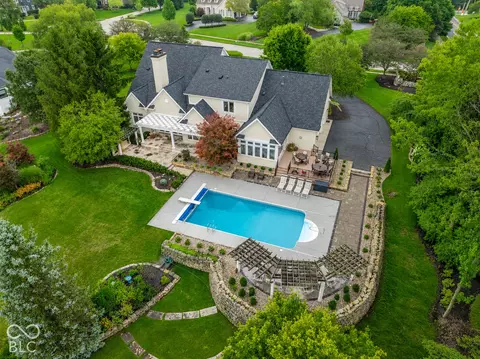 2 Stone Wall Ln, Zionsville, IN 46077