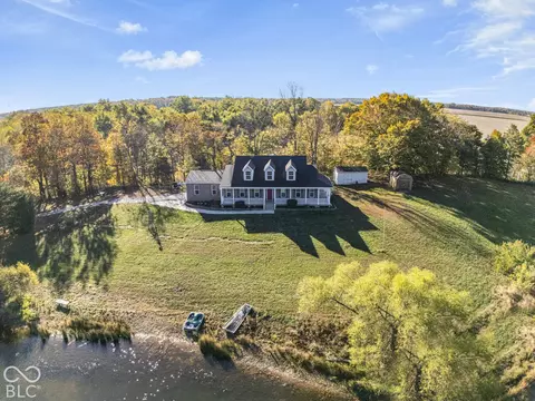 517 N Pioneer Rd, Center Point, IN 47840