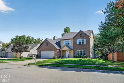 7567 Meadow Ridge Dr, Fishers, IN 46038