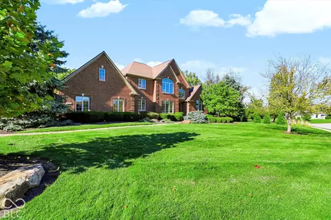 Exterior - 2830 Towne Dr, Carmel, IN 46032 photo 5 of 21