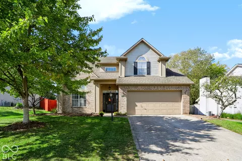 1486 Derbyshire Dr, Greenwood, IN 46143