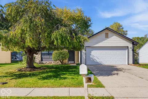 4272 Eagle Lake Dr, Indianapolis, IN 46254