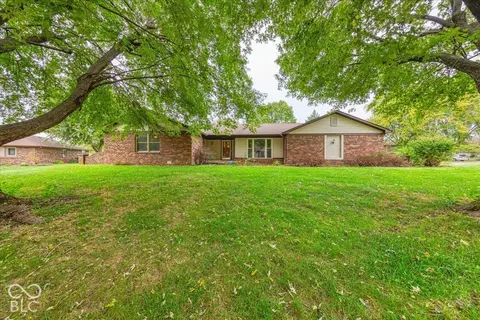 596 S Yeagy Ct, Greenwood, IN 46142