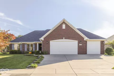 1865 Saratoga Dr, Greenwood, IN 46143