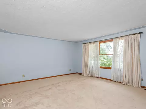 Living - 9008 Carriage Ln, Pendleton, IN 46064 photo 1 of 5